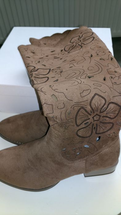 Kozaki bezowe ażurowe