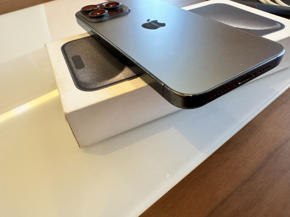 iPhone 15 Pro Max 256GB Cinza Espacial