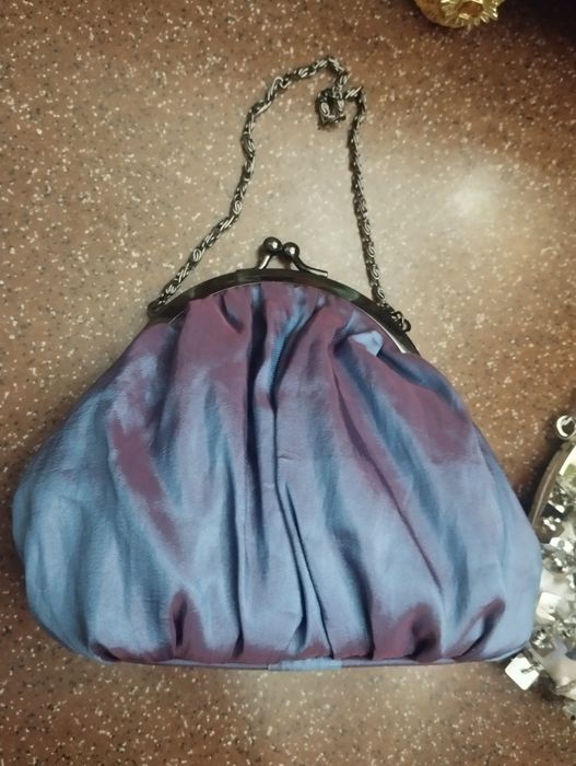 Продам клатчи и сумки,120грн,одна.