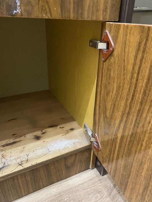 Тумбочка у спальню