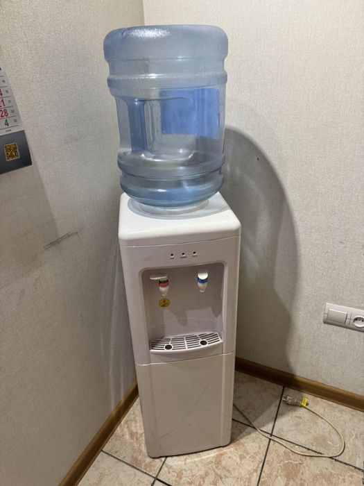 Кулер для води з нагрівом