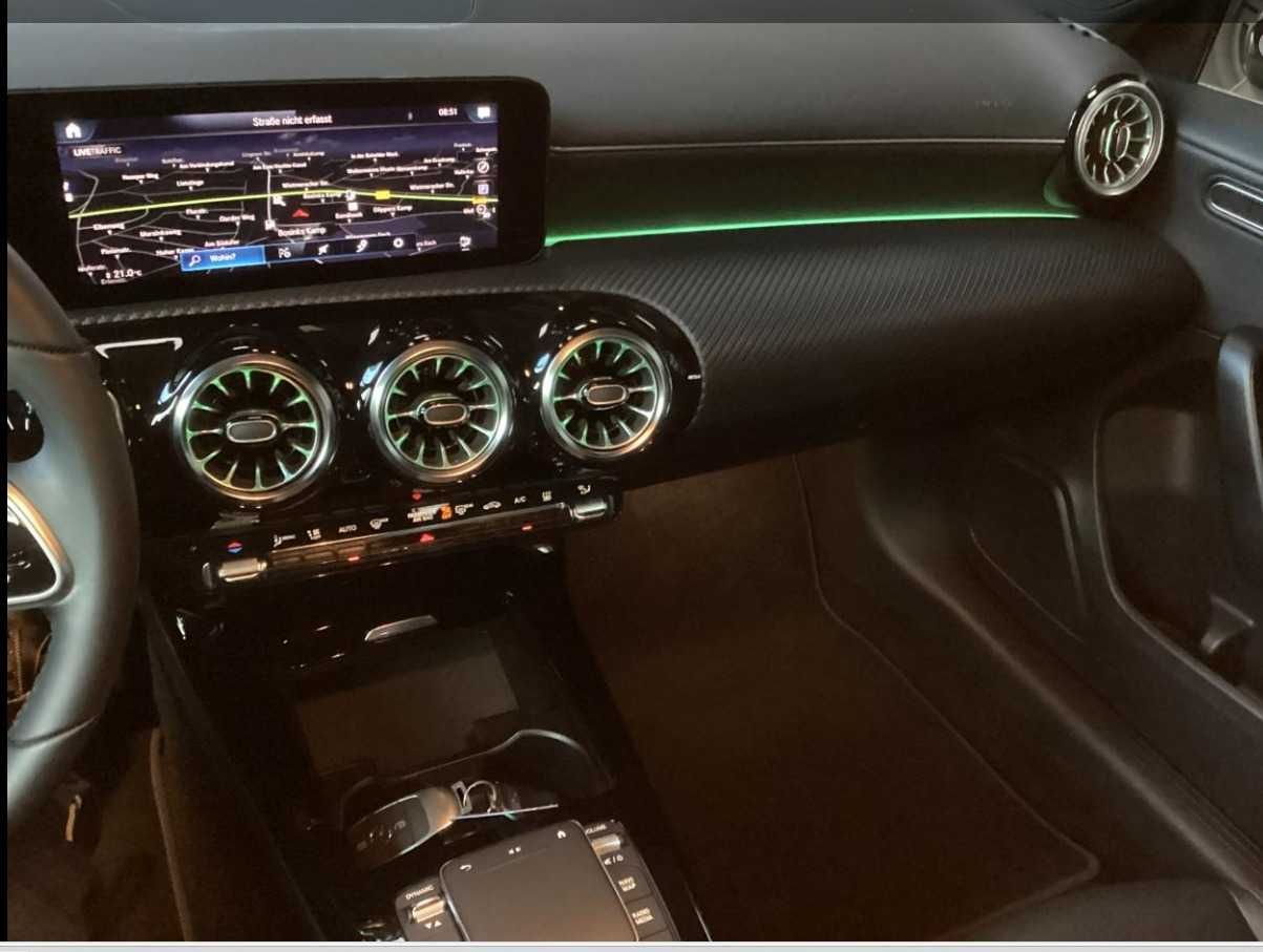 Mercedes-Benz A250e Híbrido Plug-in Nov de 2022 com 218 Cv  14 000 km