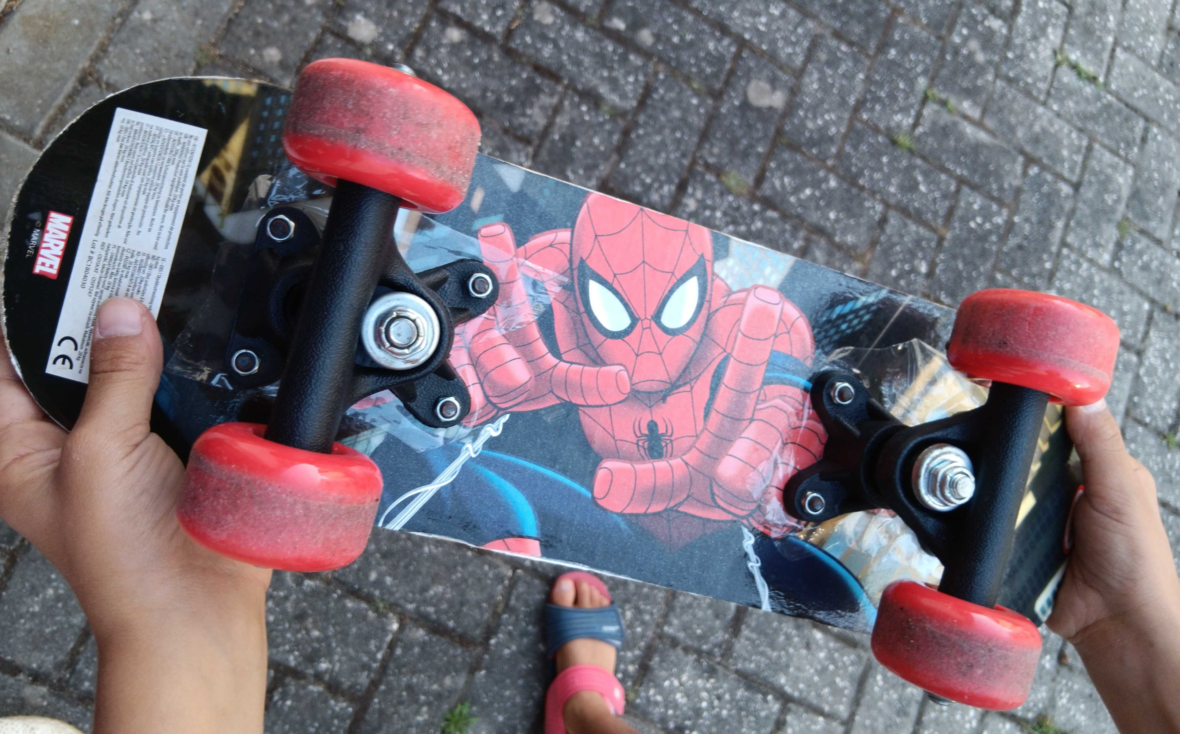 Skate infantil Spiderman Marvel