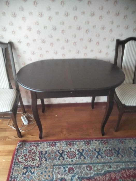 Продам стіл і 4 стільця