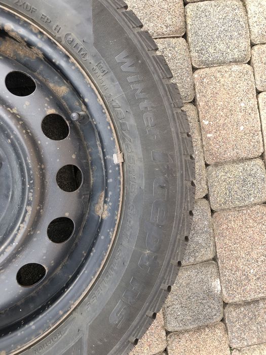 Komplet opon zimowych wraz z felgami 185/65R15 88T