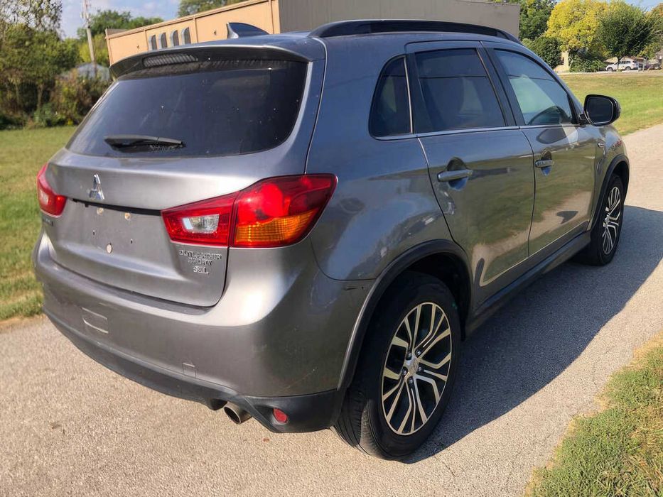 Mitsubishi Outlander Sport      2017
