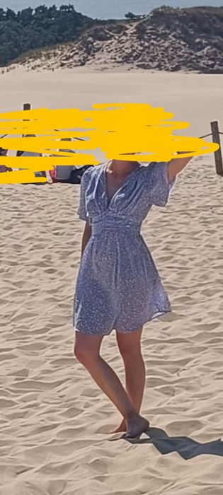 Używana NIEBIESKA BŁĘKITNA SUKIENKA przed kolano rękaw motylek R. S