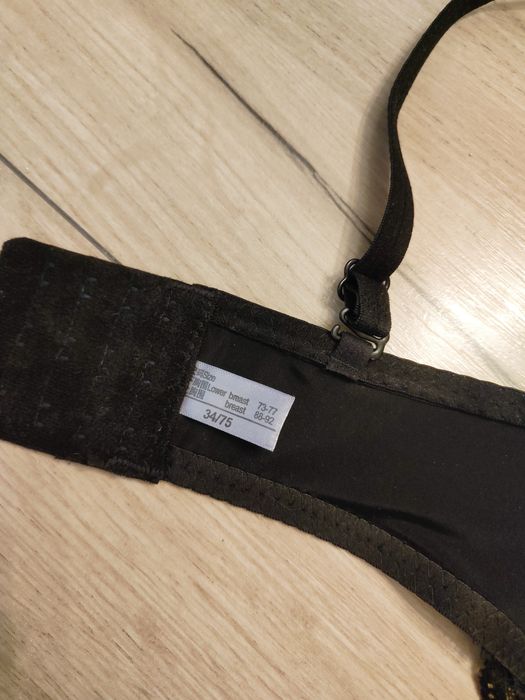 Stanik push up z koronką 75 A