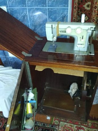 Продается машинка швейная Чайка