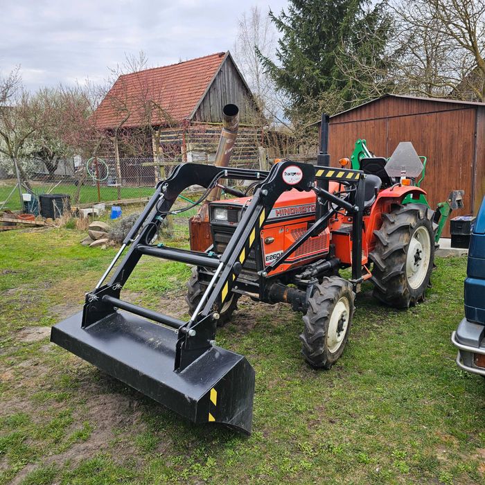 Traktorek Hinomoto E2604 z turem
