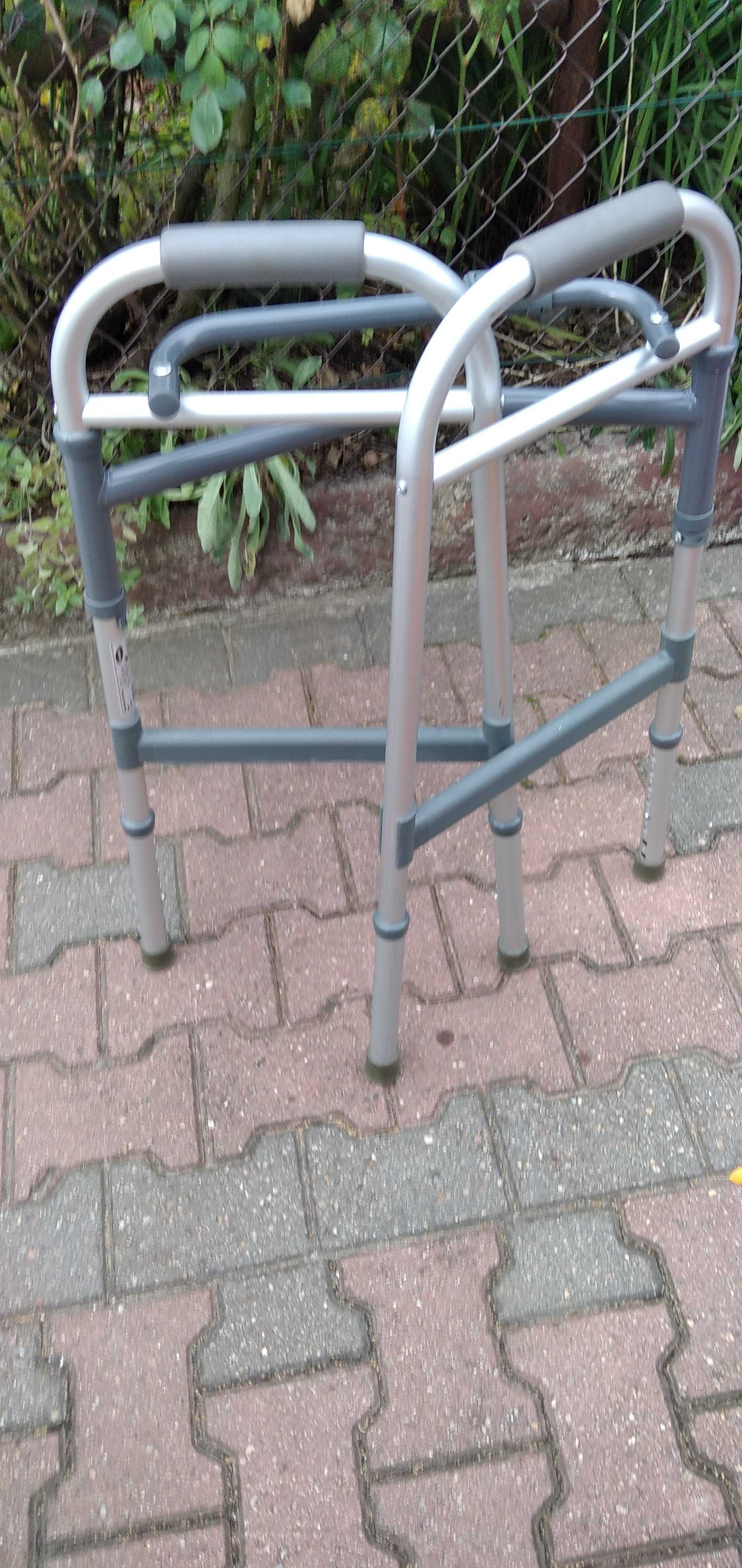 chodzik  i  wozek dla osoby  nie pelnosprawnej