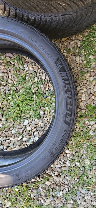 2 x Opony Zimowe Michelin 235/40 R19