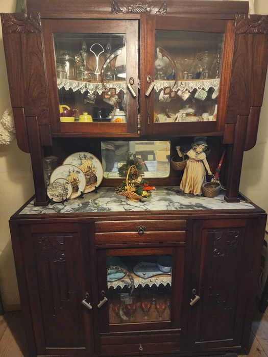 Móvel/cristaleira antigo