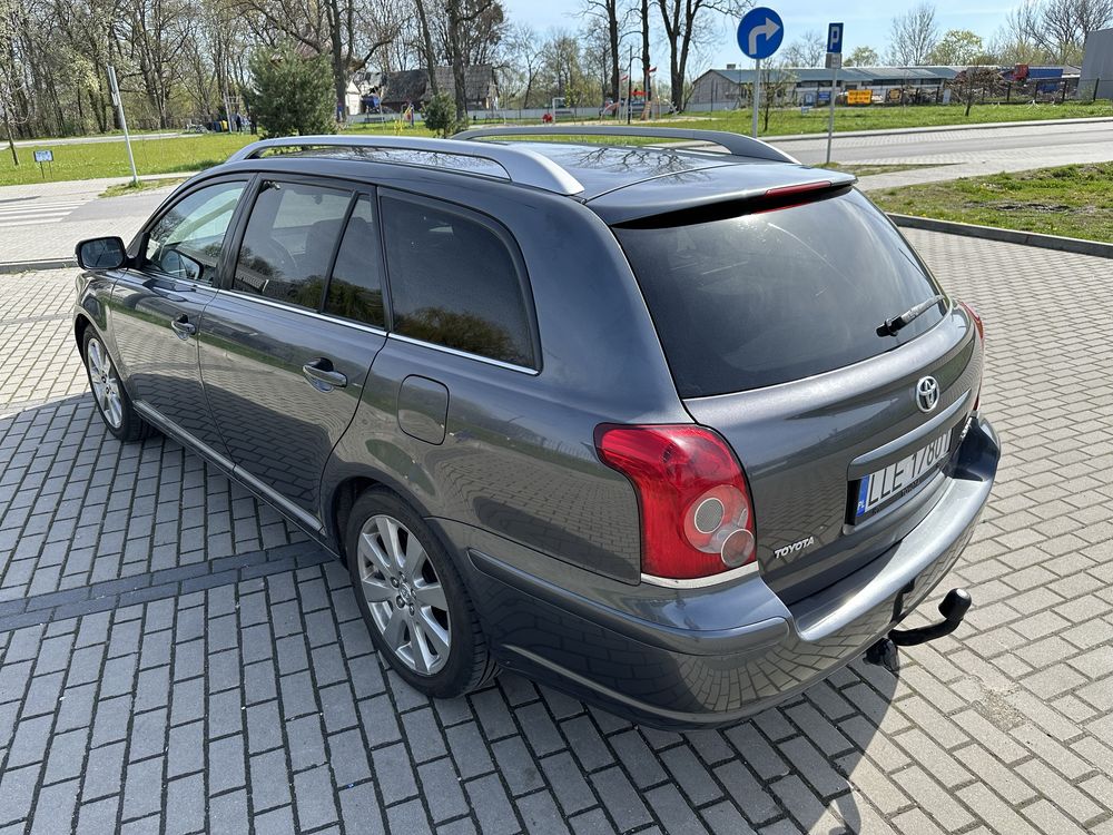 Toyota Avensis, 2009r, 2,0 Diesel, KLIMA, 2 kpl opon