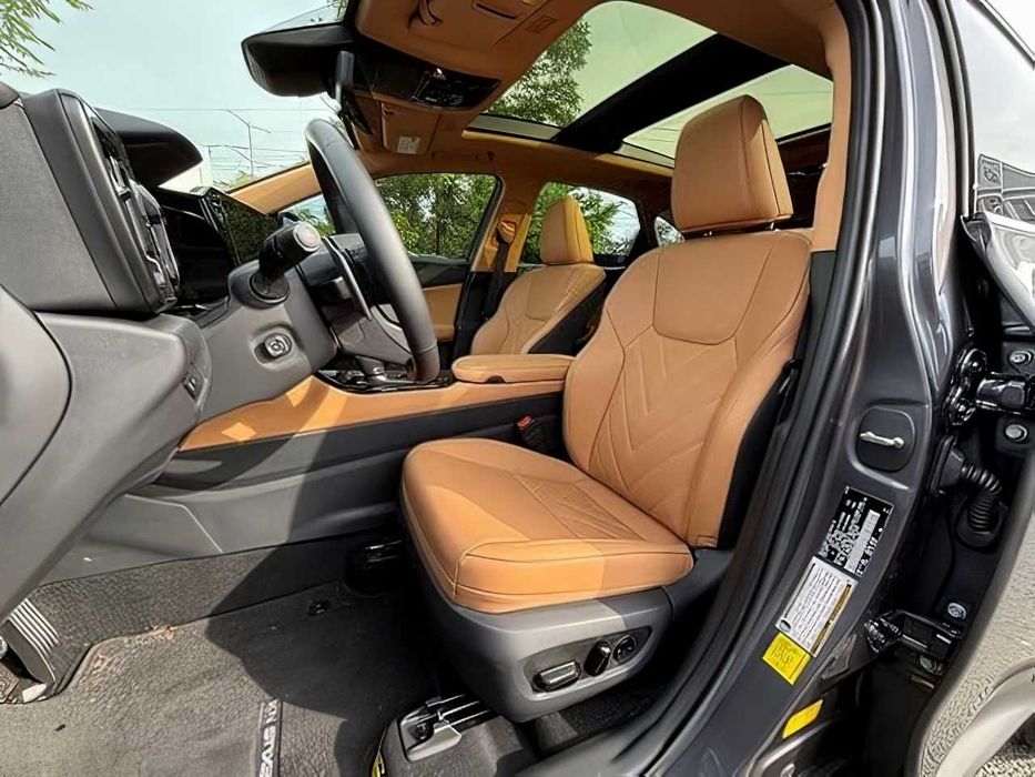 Lexus NX      2024