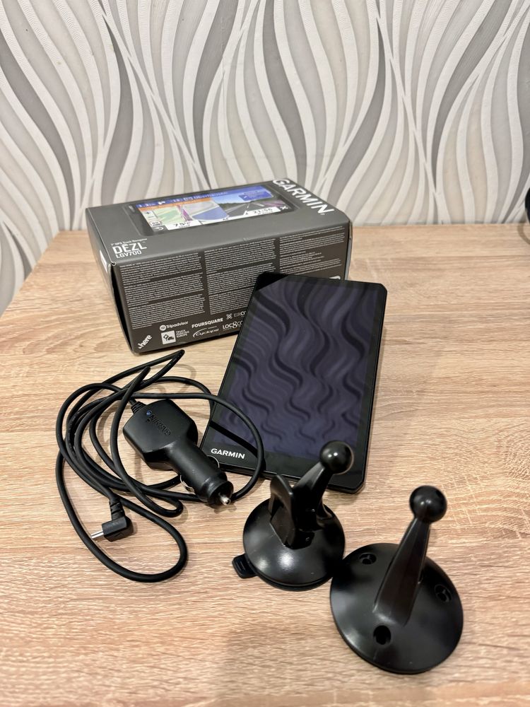 GPS-навігатор Garmin Dezl LGV 700