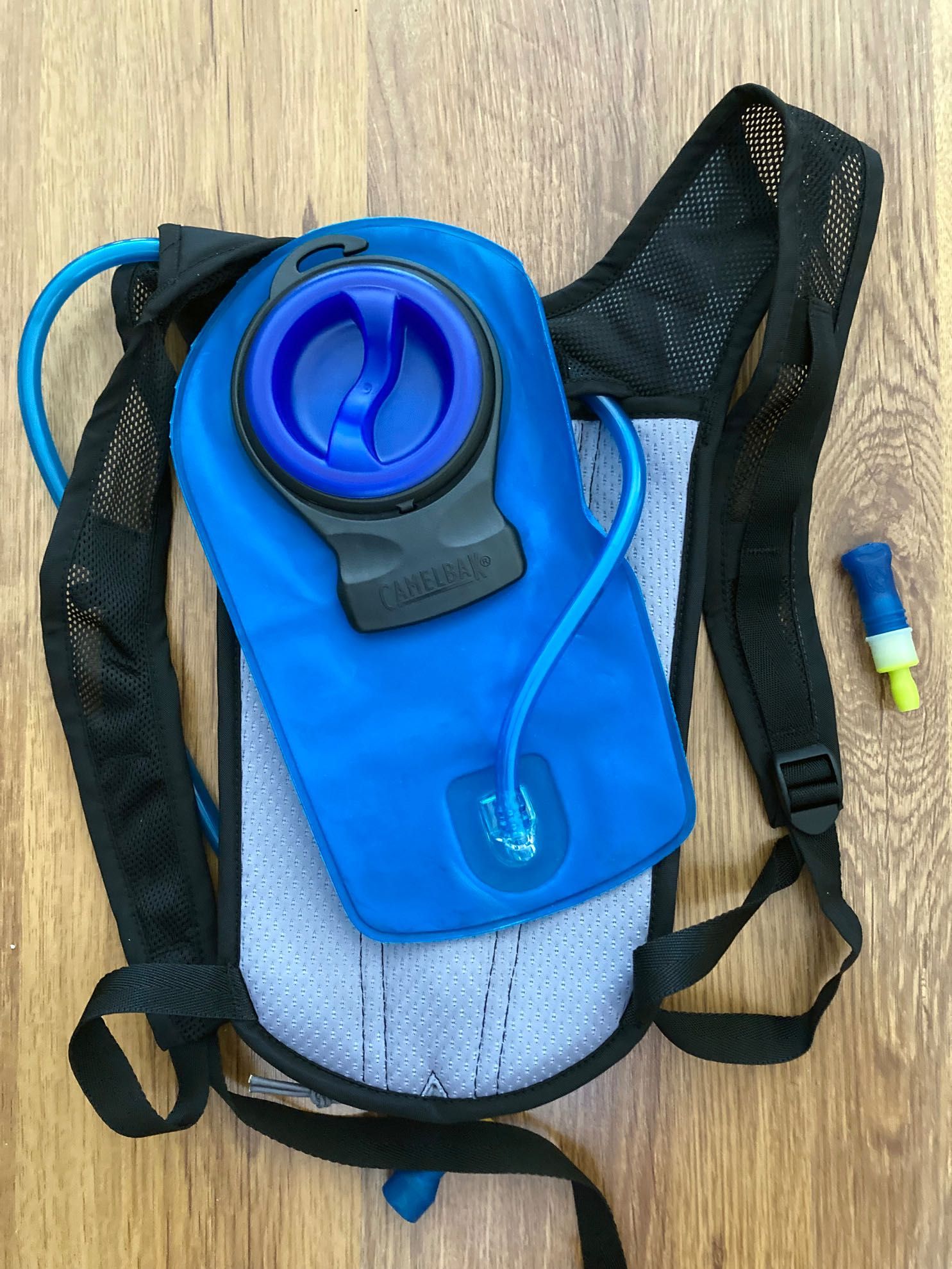 Vendo mochila Camelbak com depósito