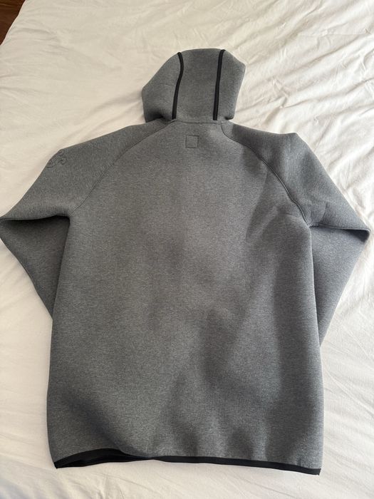 Casaco cinzento escuro da Hugo Boss