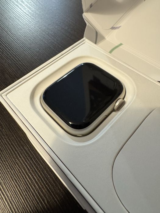 Apple Watch Series 9 • 45 mm • GPS + Cellular • Starlight