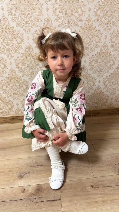 Плаття вишите ідеальне для дівчинки