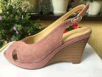 Buty, sandały na koturnie r 36