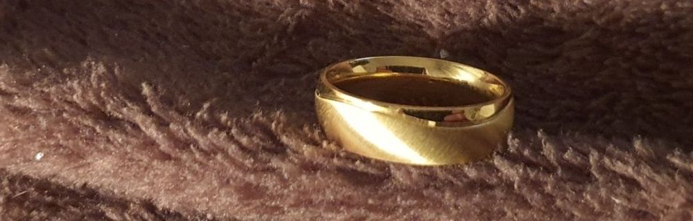 Alianças lindissimas ouro laminado 18k.faz se gravação nome e data.