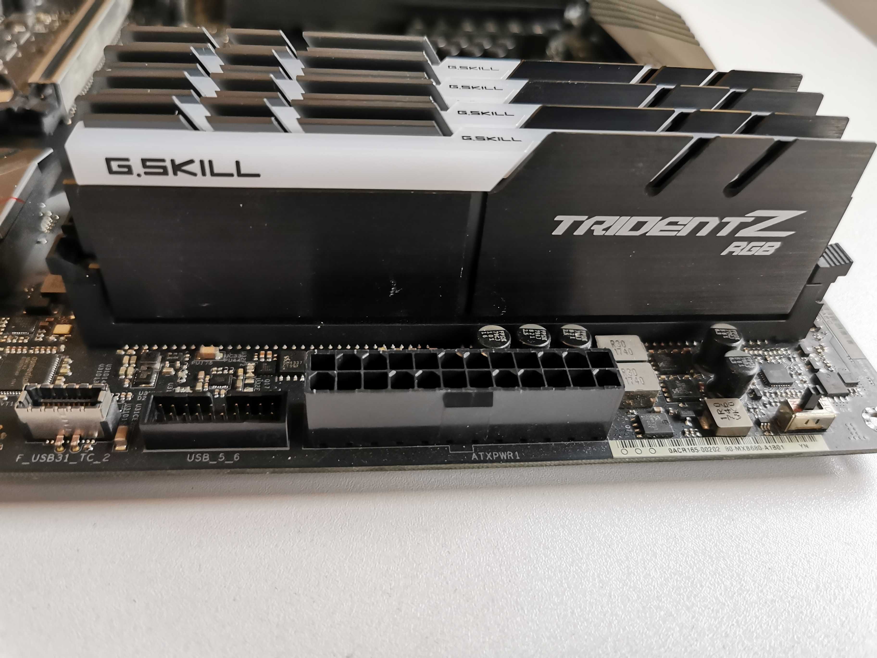 Intel I7 8700k płyta Asrock Z370 fatal1ty i7 Gskill TridentZ 3200
