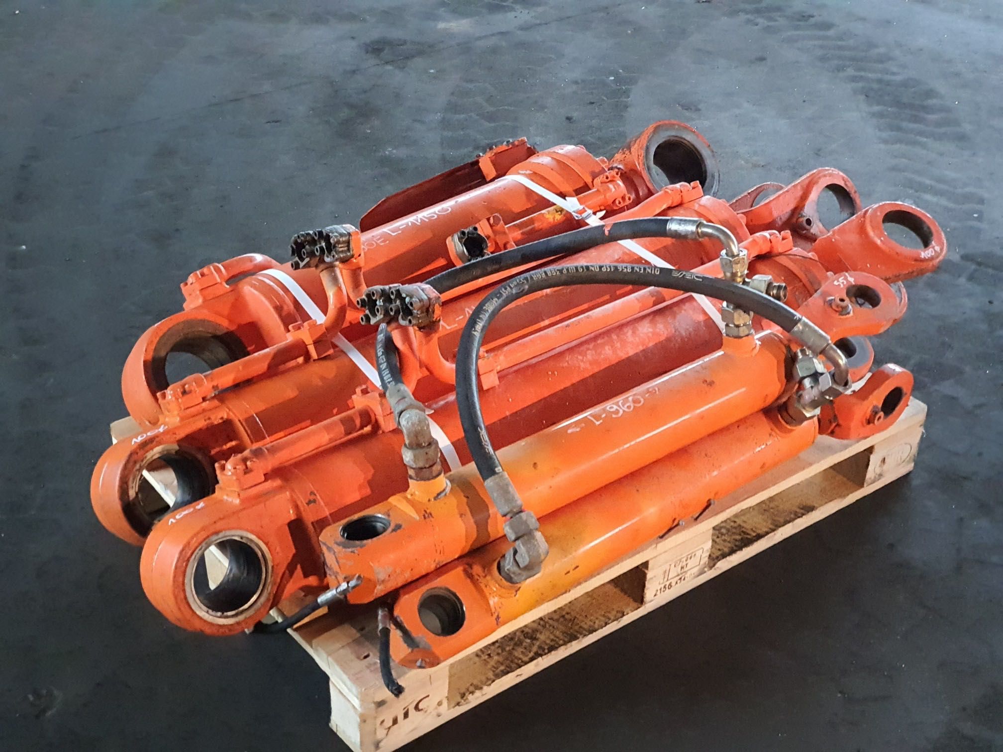 HITACHI LX 290 ładowarka kołowa komplet siłowników hydraulicznych