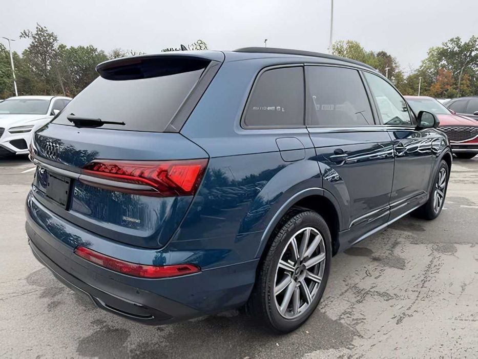 Audi Q7      2022