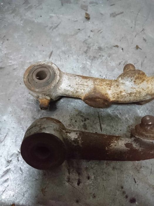 Wahacz wahaczyki przednie 2320 komar 2350  zawieszenie pchane