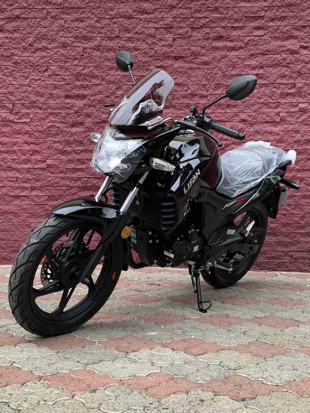 Дорожный мотоцикл LIFAN KP200 (IROKEZ 200)