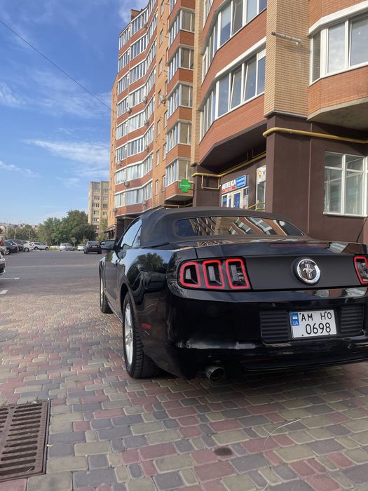 Ford Mustang 3.7i AT