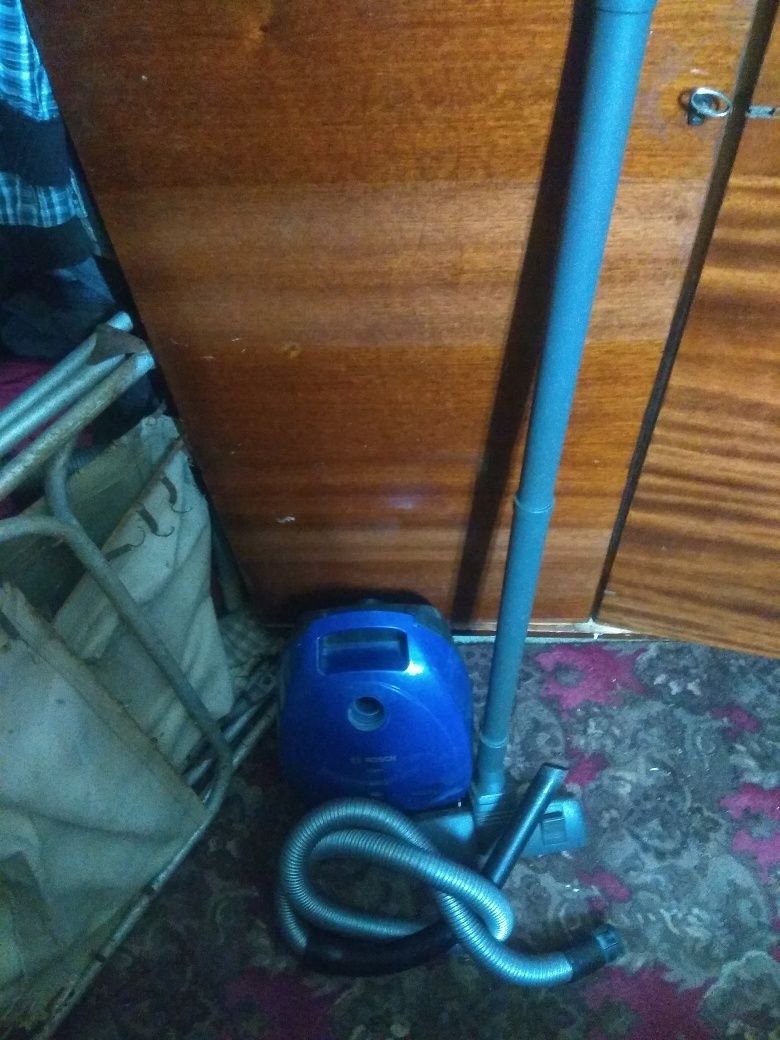 Пылесос BOSCH,logo,1800 w