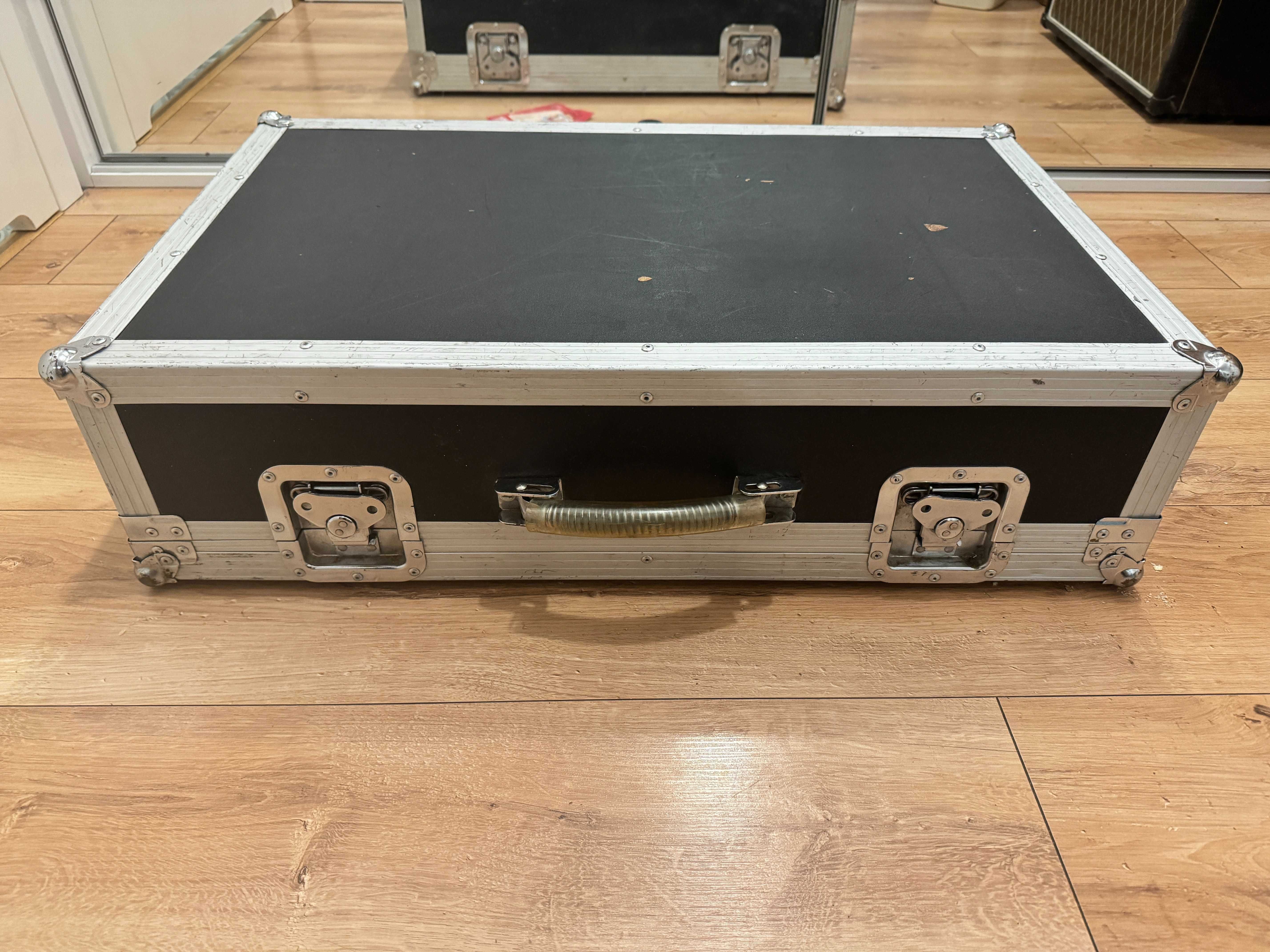 Warwick RC23120B - pancerny case