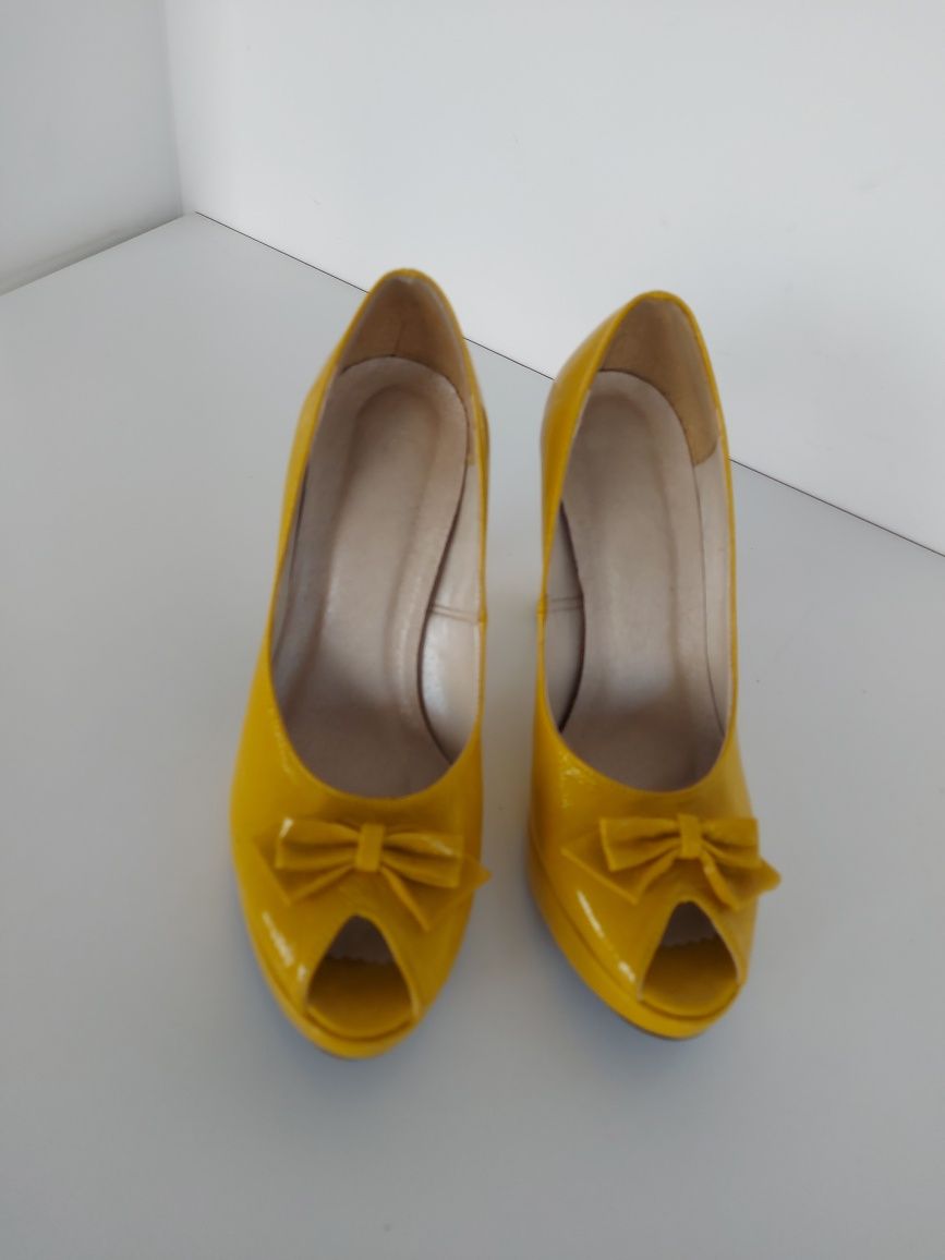 Buty czółenka Gopol w rozmiarze 35 Nowe