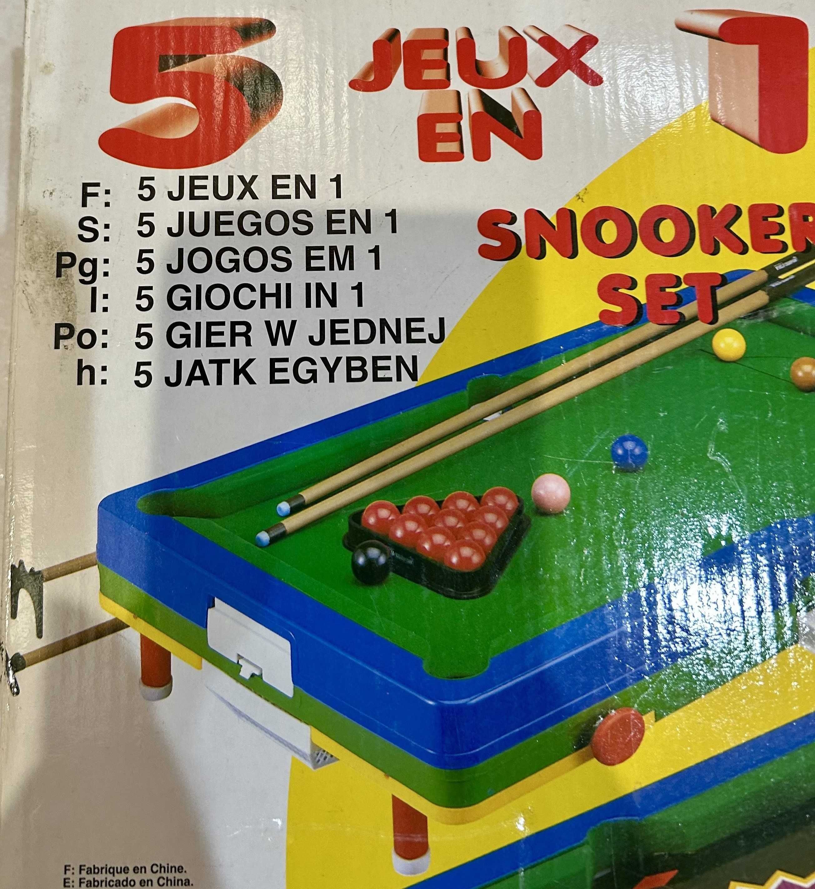 Cinco jogos em um. Snooker, Futebol, basquetebol, hóquei e pool.