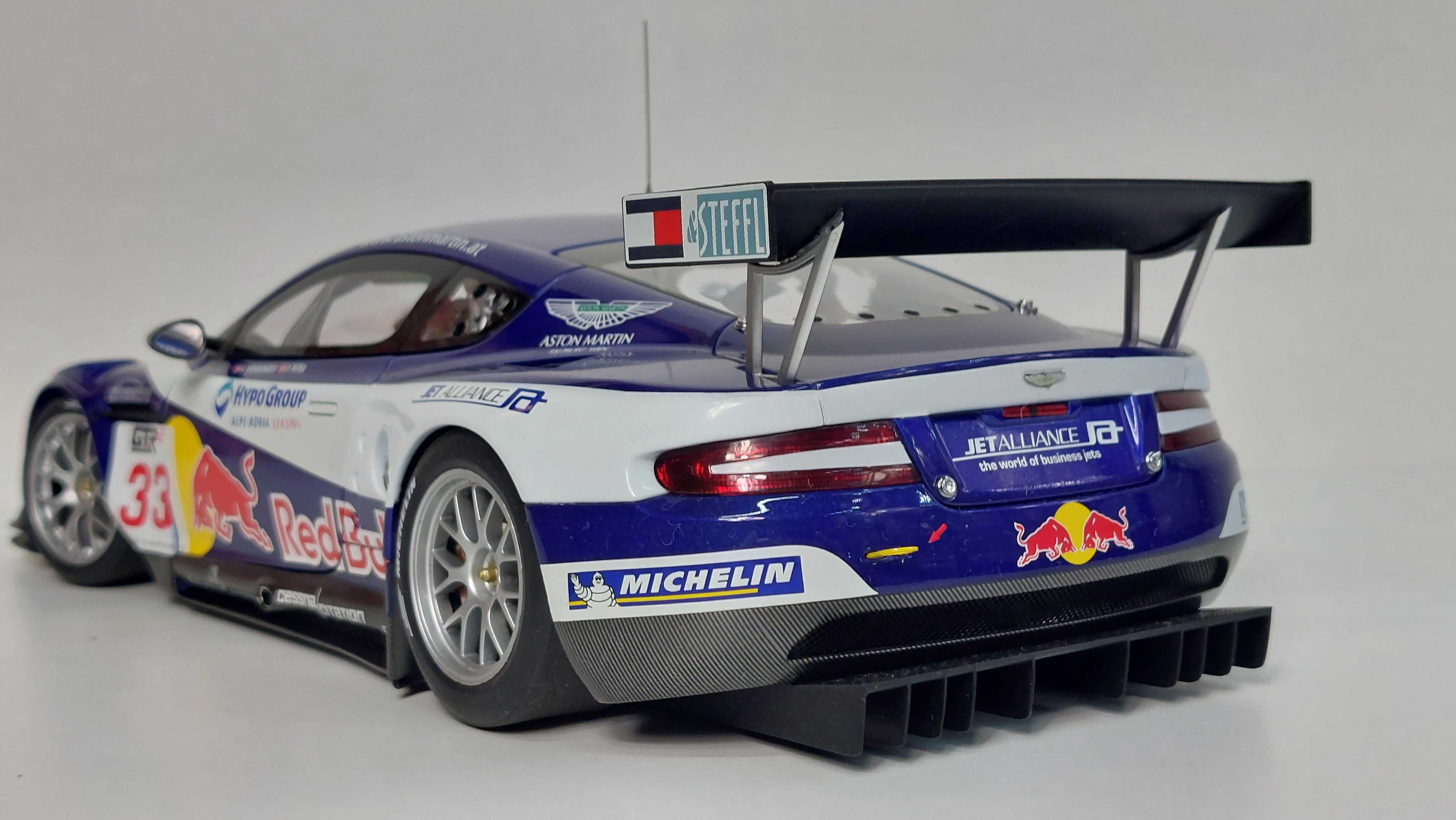 Aston Martin DBR9  Red Bull 2006 Autoart 1:18