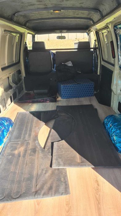 Mitsubishi L300 longa e teto alto