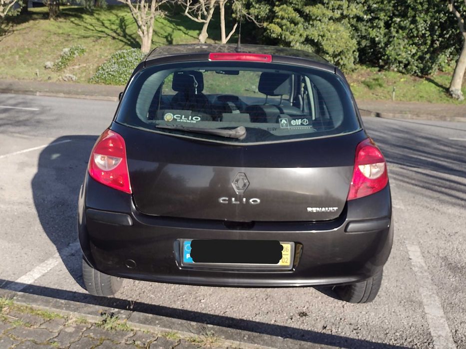 Renault Clio III Gasolina 1.2 - 5 portas - 2006