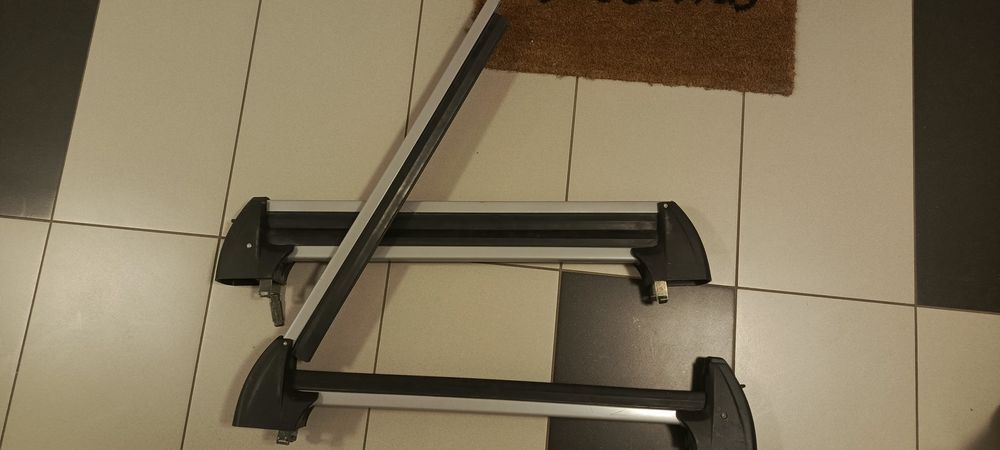 Uchwyt na narty do bagażnika dachowego