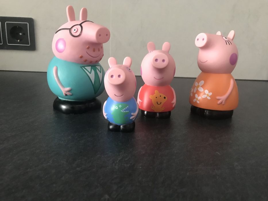 Ігровий набір "Сім’я свинки Пеппи"  (122258)