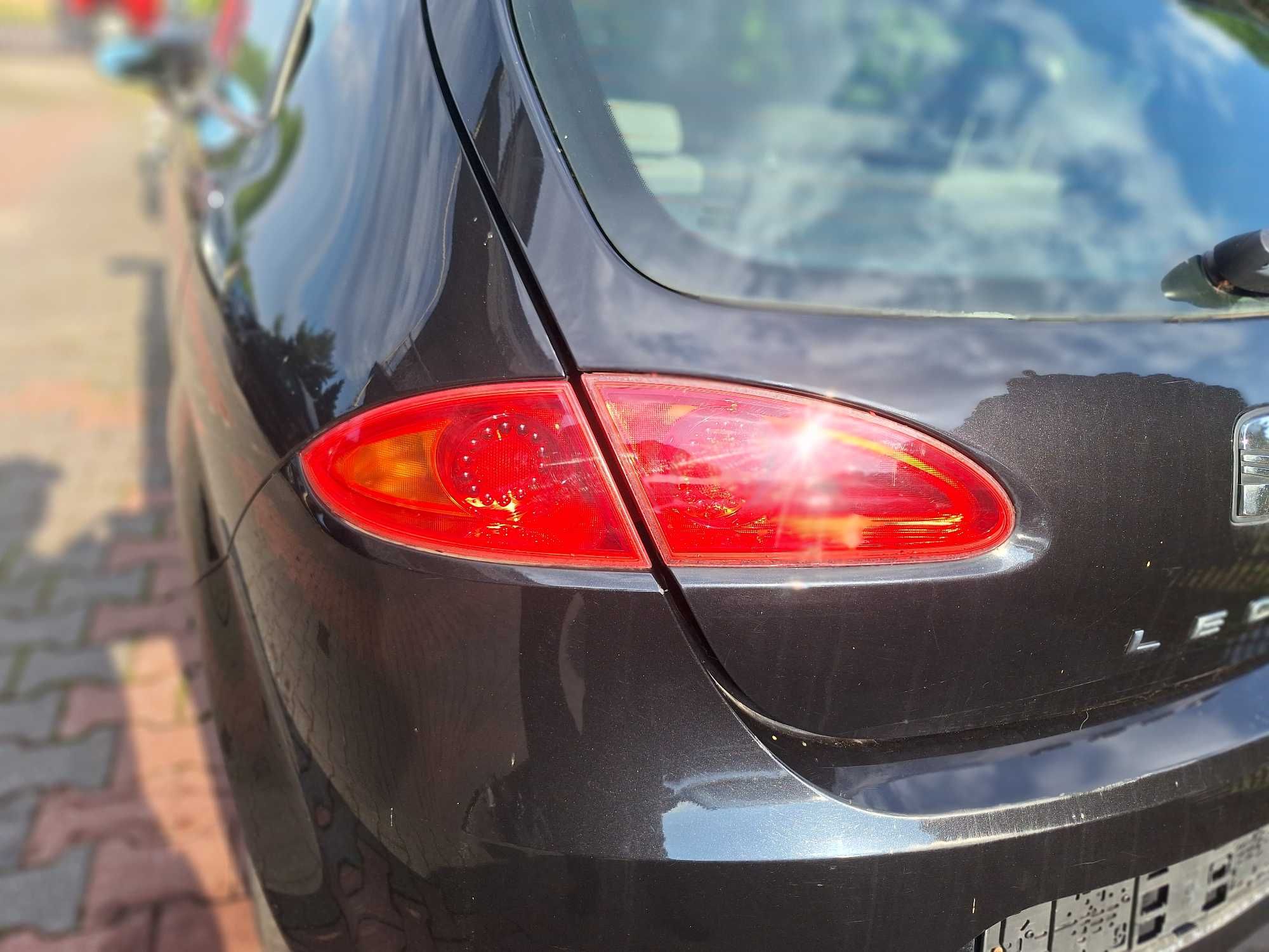 Seat Leon II lampy tylne w błotnik i klapę OE