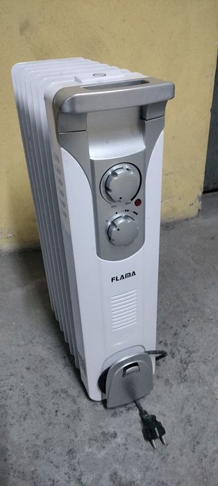 Radiador elétrico a óleo