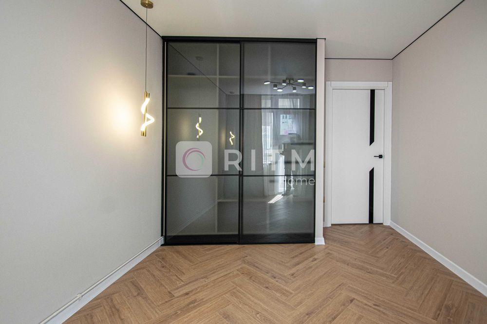 Продається стильна 2-кімнатна квартира з дизайнерським ремонтом