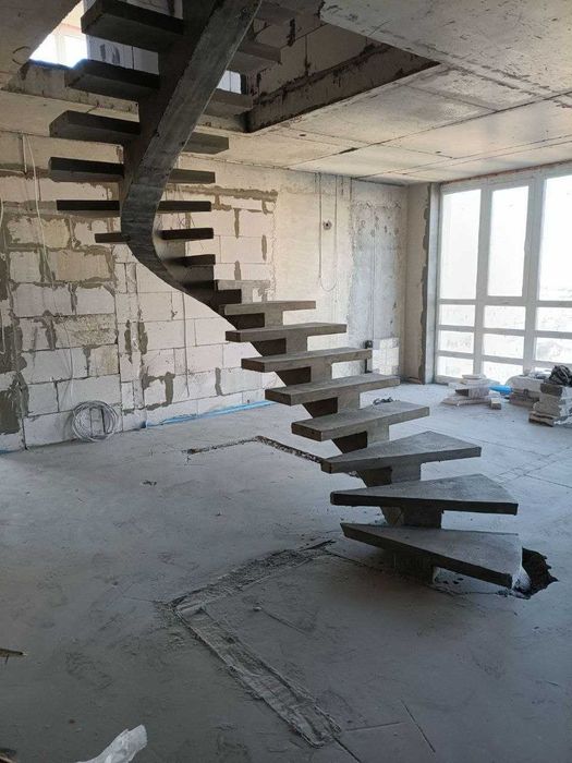 Сходи з бетону. Виготовлення та монтаж бетонних сходів