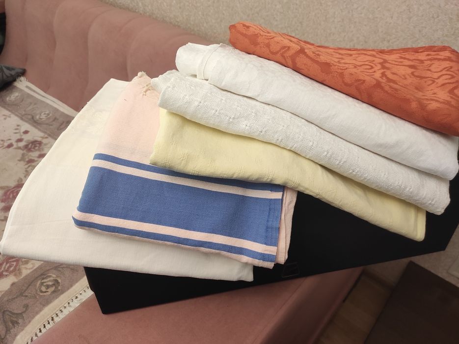 Скатертини на стіл тканеві