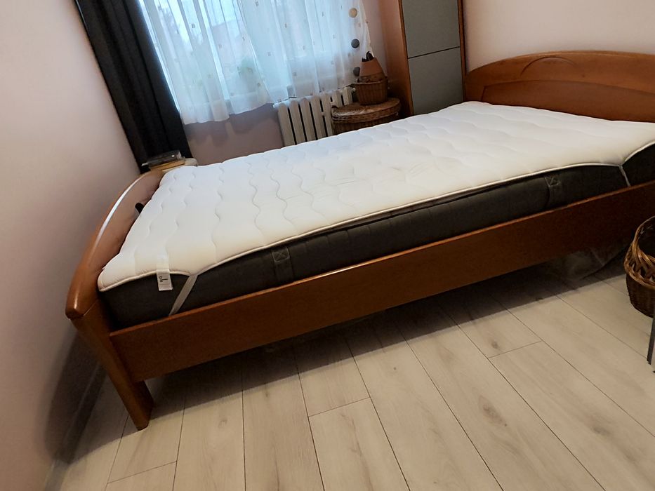 Łóżko 140x200 z stelażem i materacem