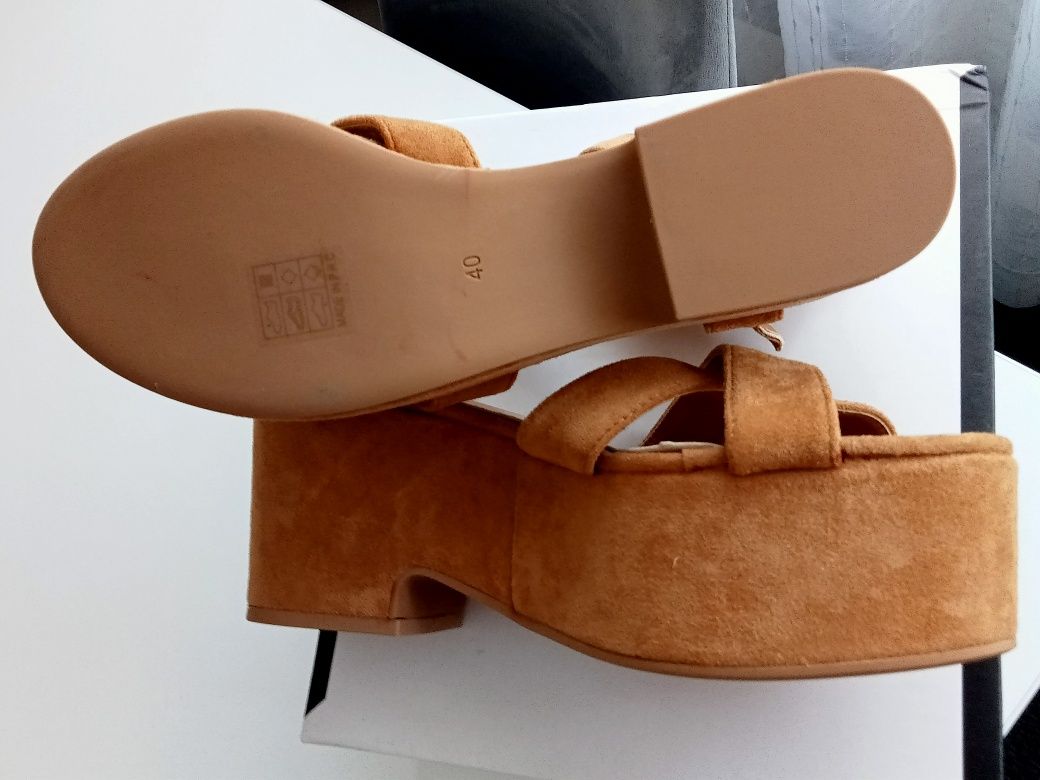 Sapatos mais sandálias