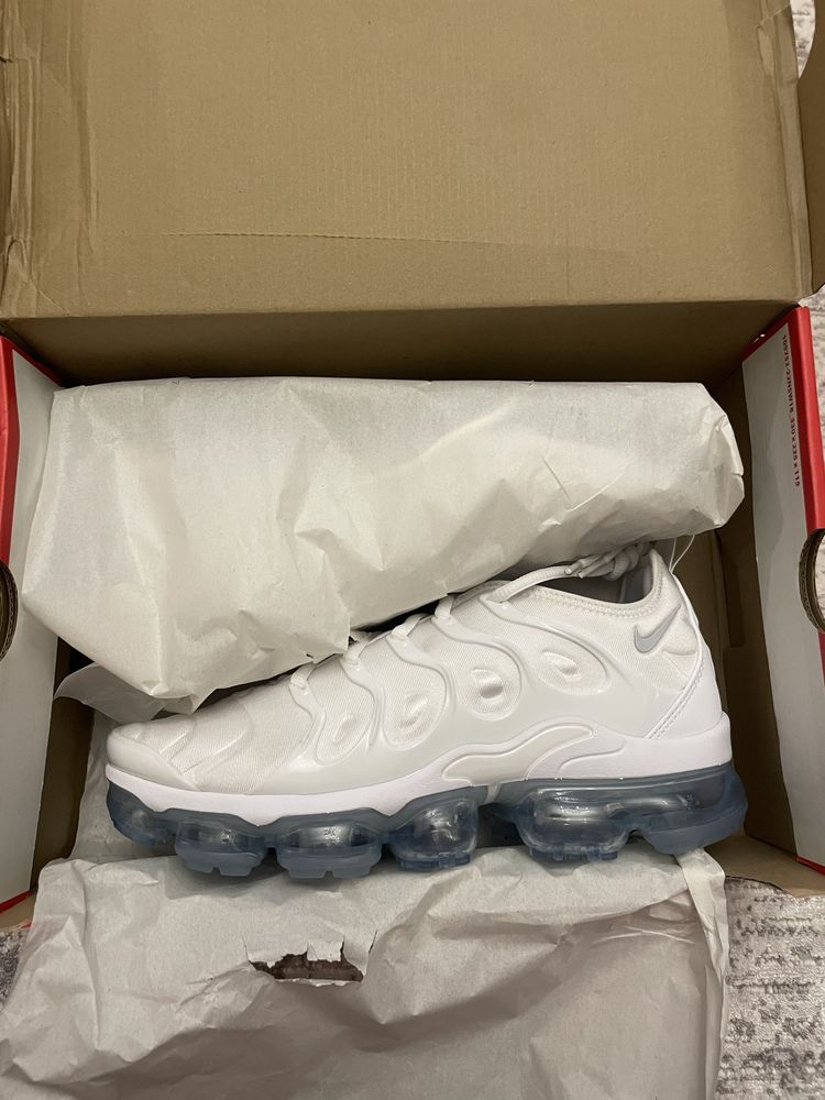 Кроссовки NIKE AIR VAPORMAX PLUS WHITE Nike 924453-100