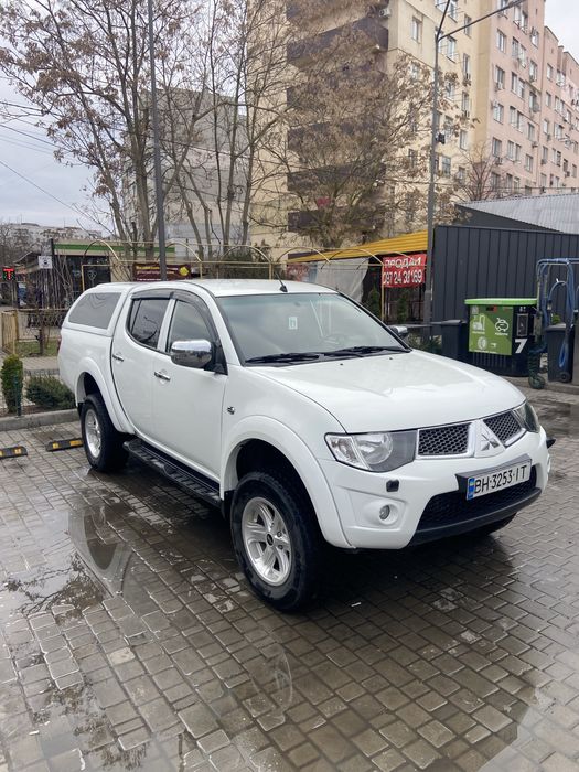 Митсубиси  l200 13 год
